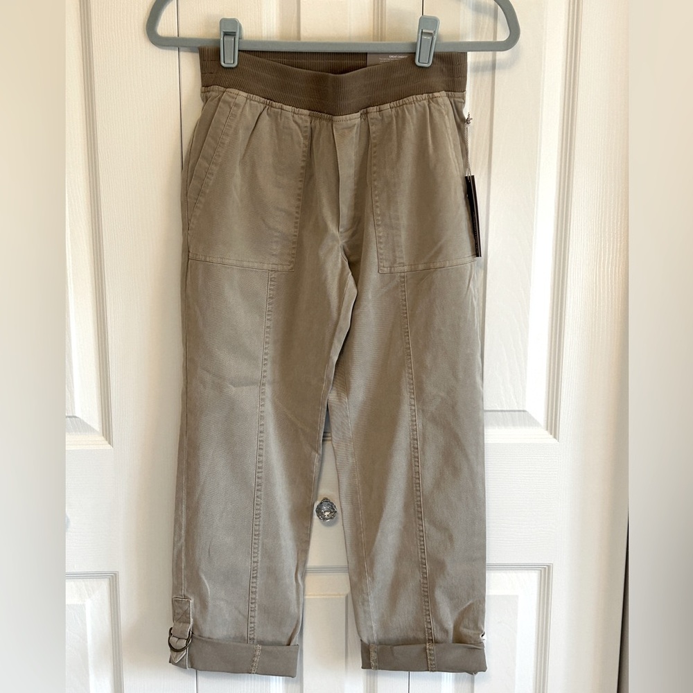 Soft Surroundings khaki straight leg crop NWT